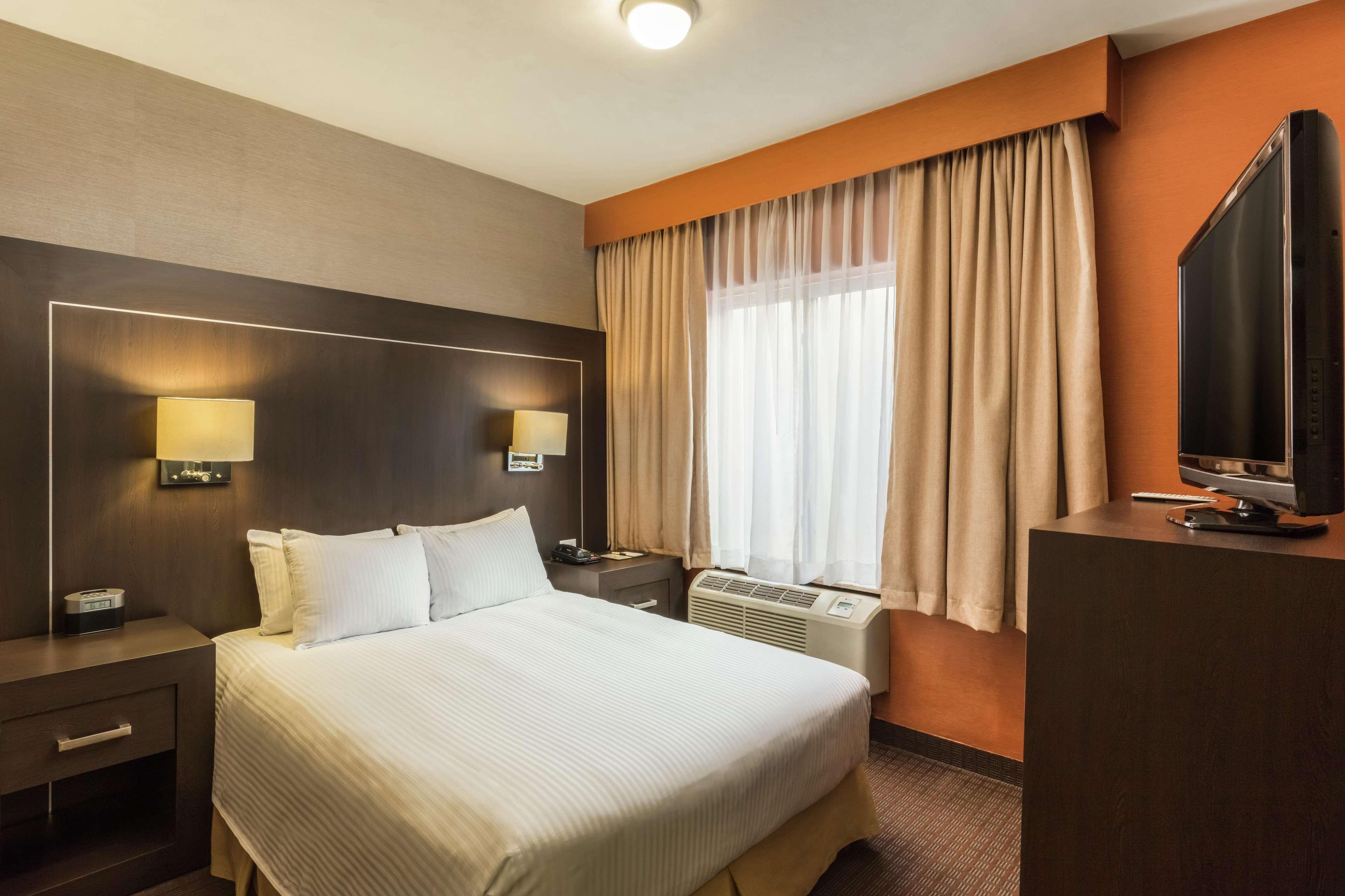 Doubletree Suites By Hilton Saltillo Bagian luar foto