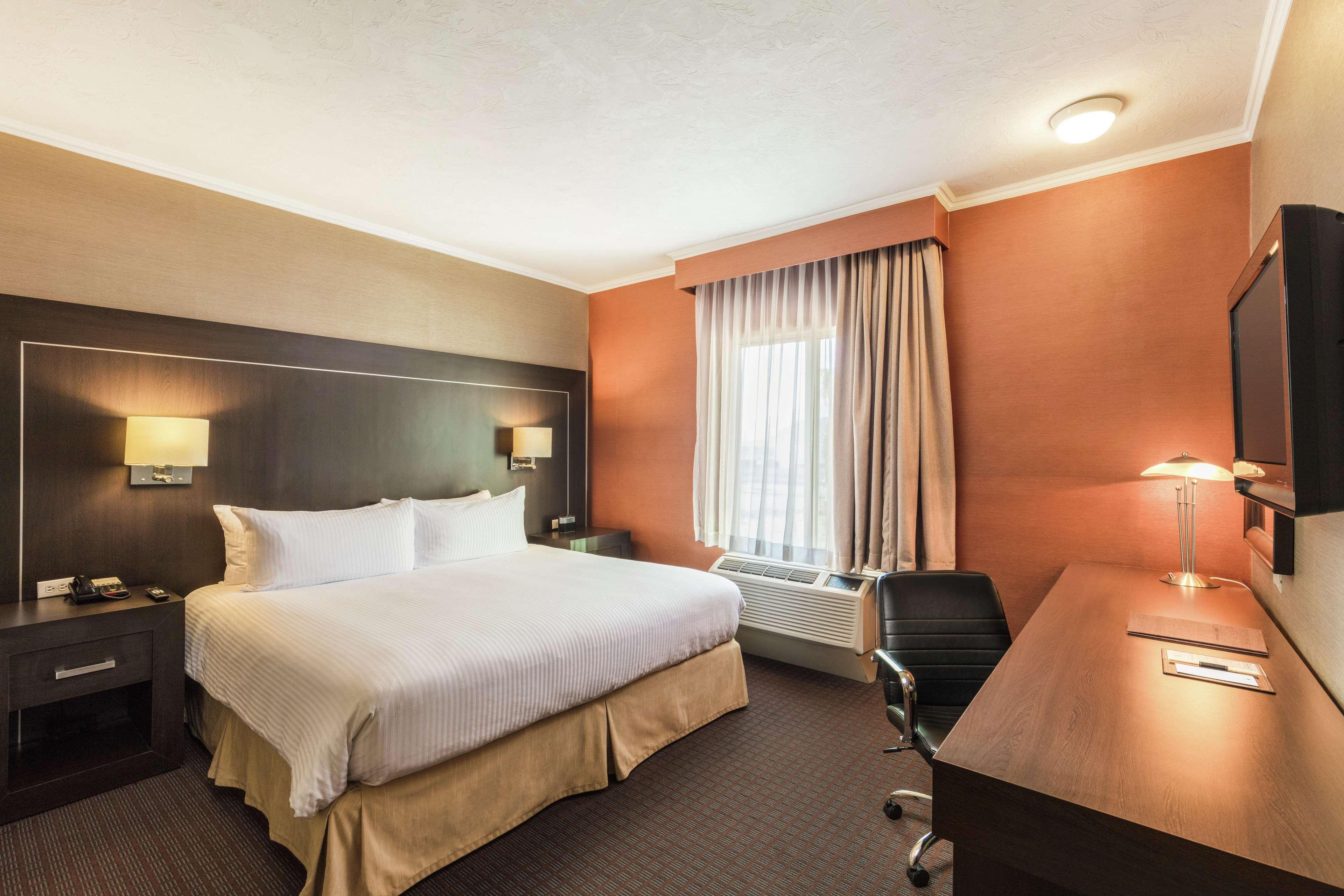 Doubletree Suites By Hilton Saltillo Bagian luar foto