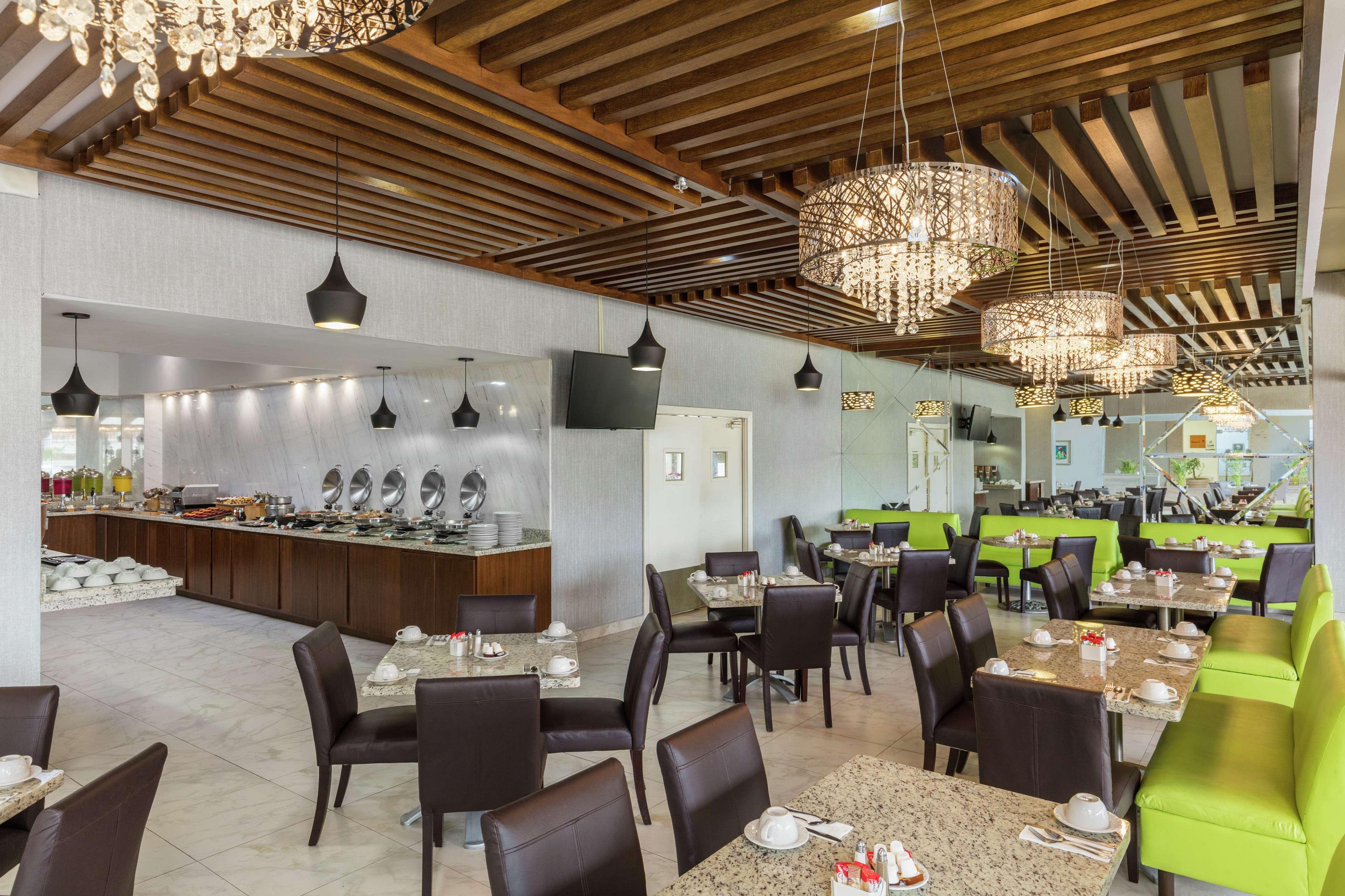 Doubletree Suites By Hilton Saltillo Bagian luar foto