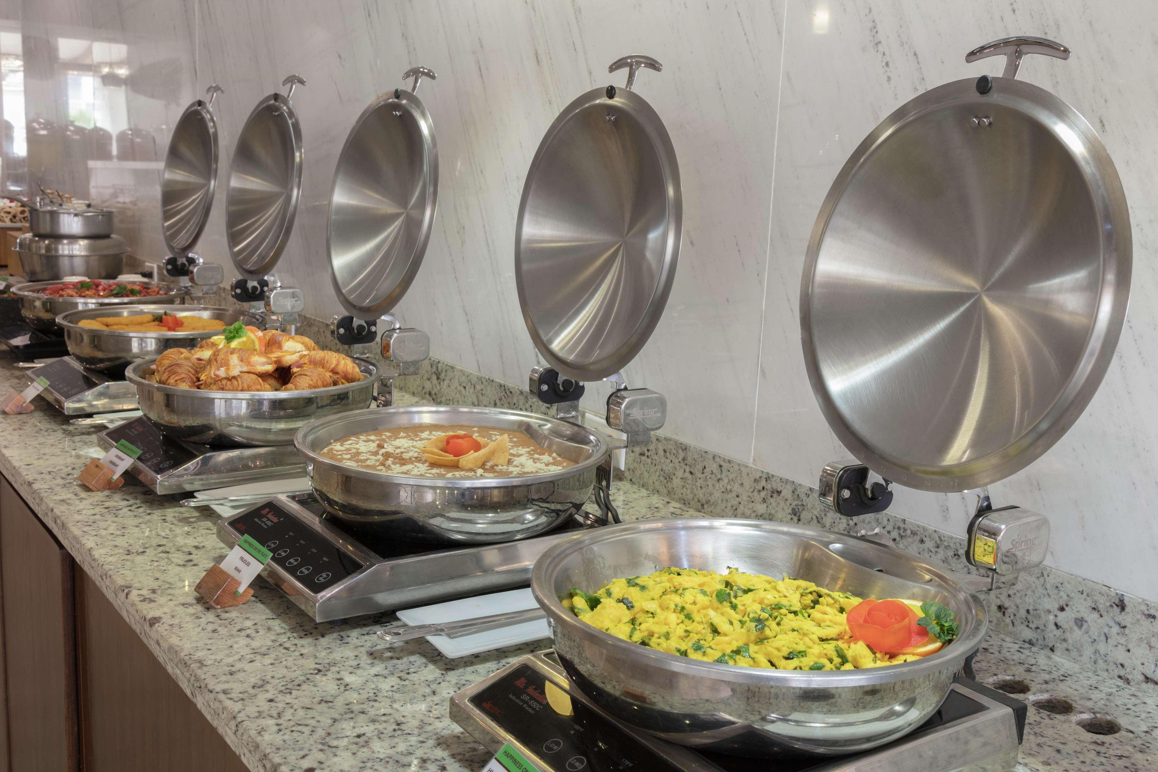 Doubletree Suites By Hilton Saltillo Bagian luar foto
