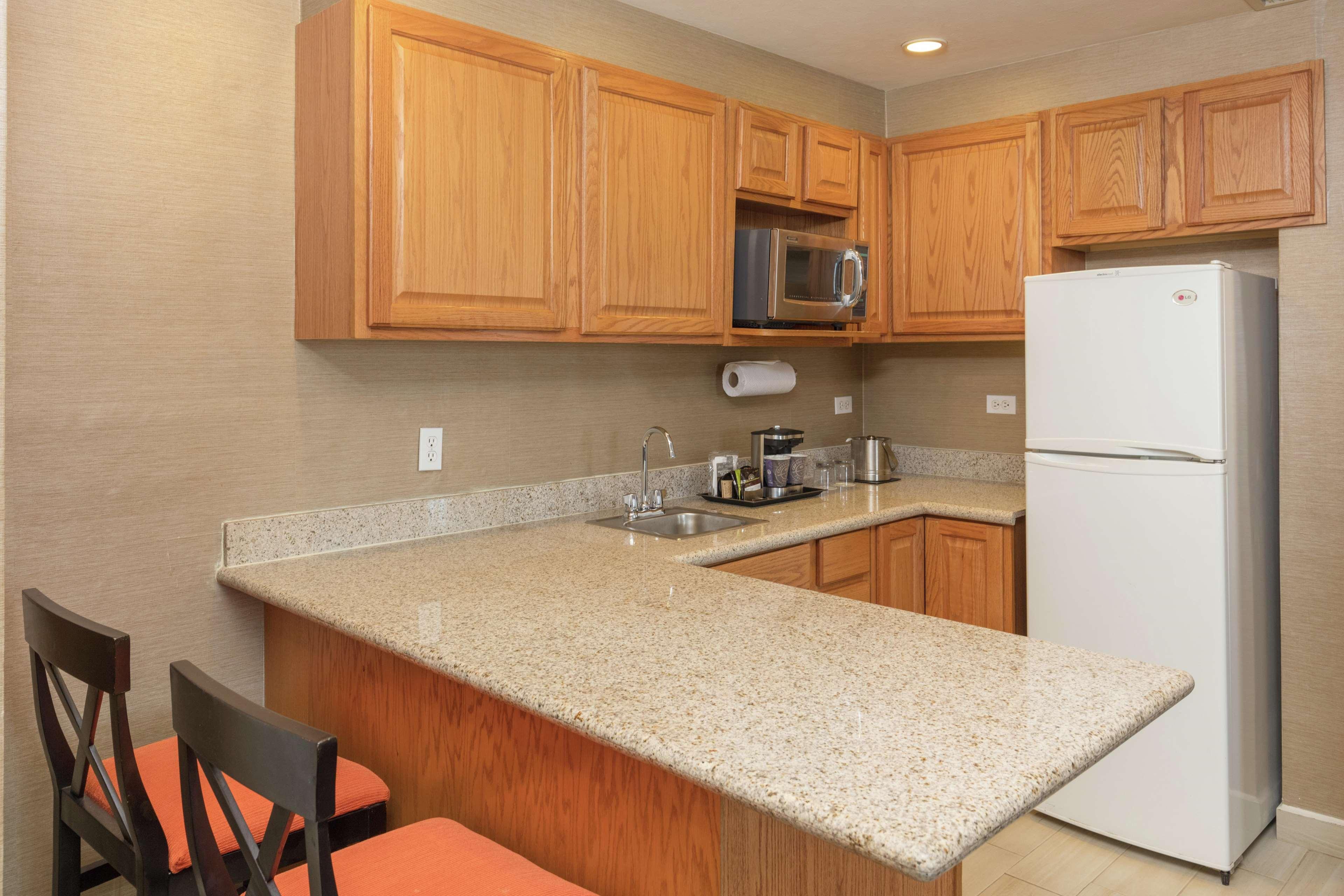 Doubletree Suites By Hilton Saltillo Bagian luar foto