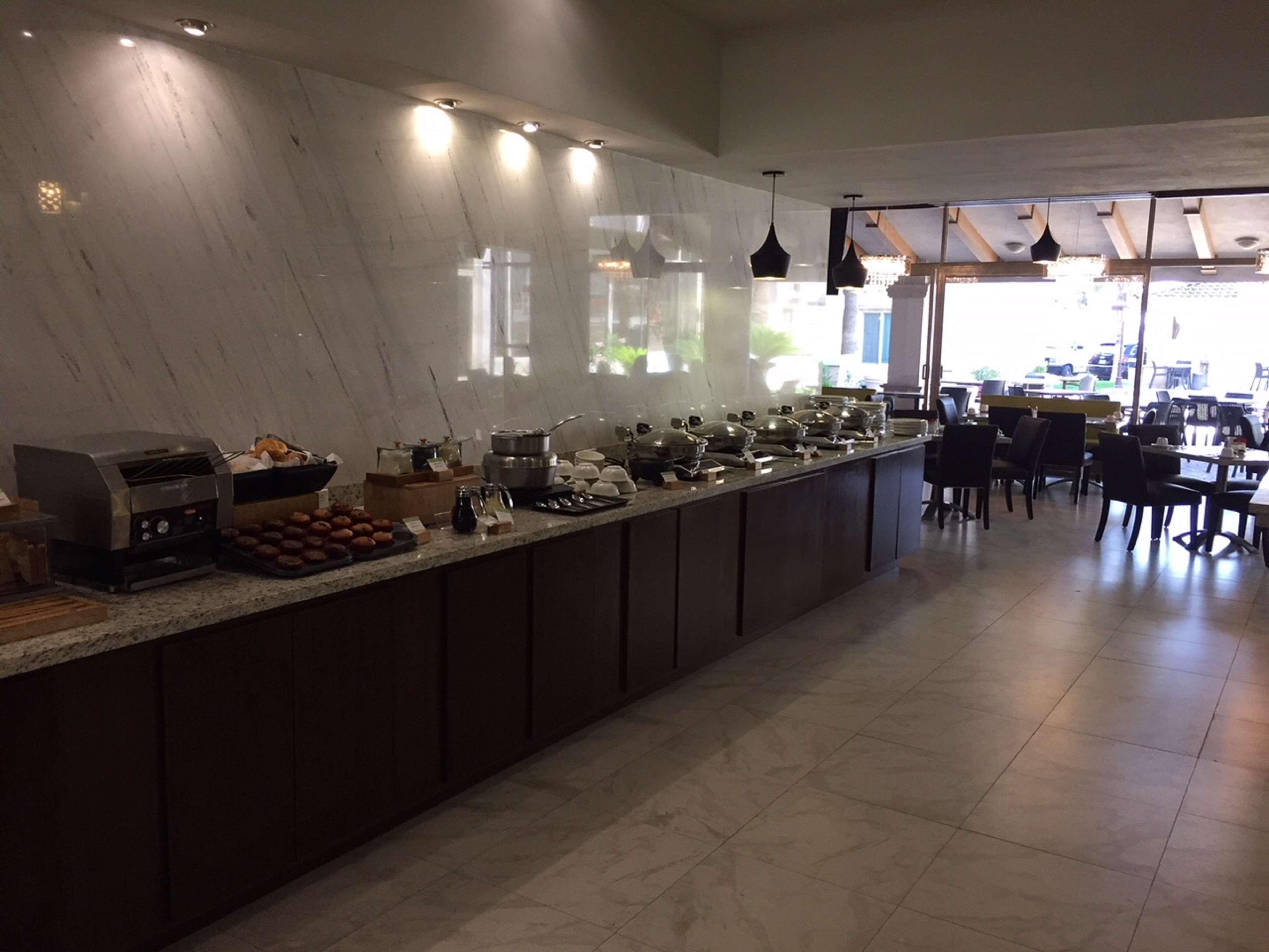 Doubletree Suites By Hilton Saltillo Bagian luar foto