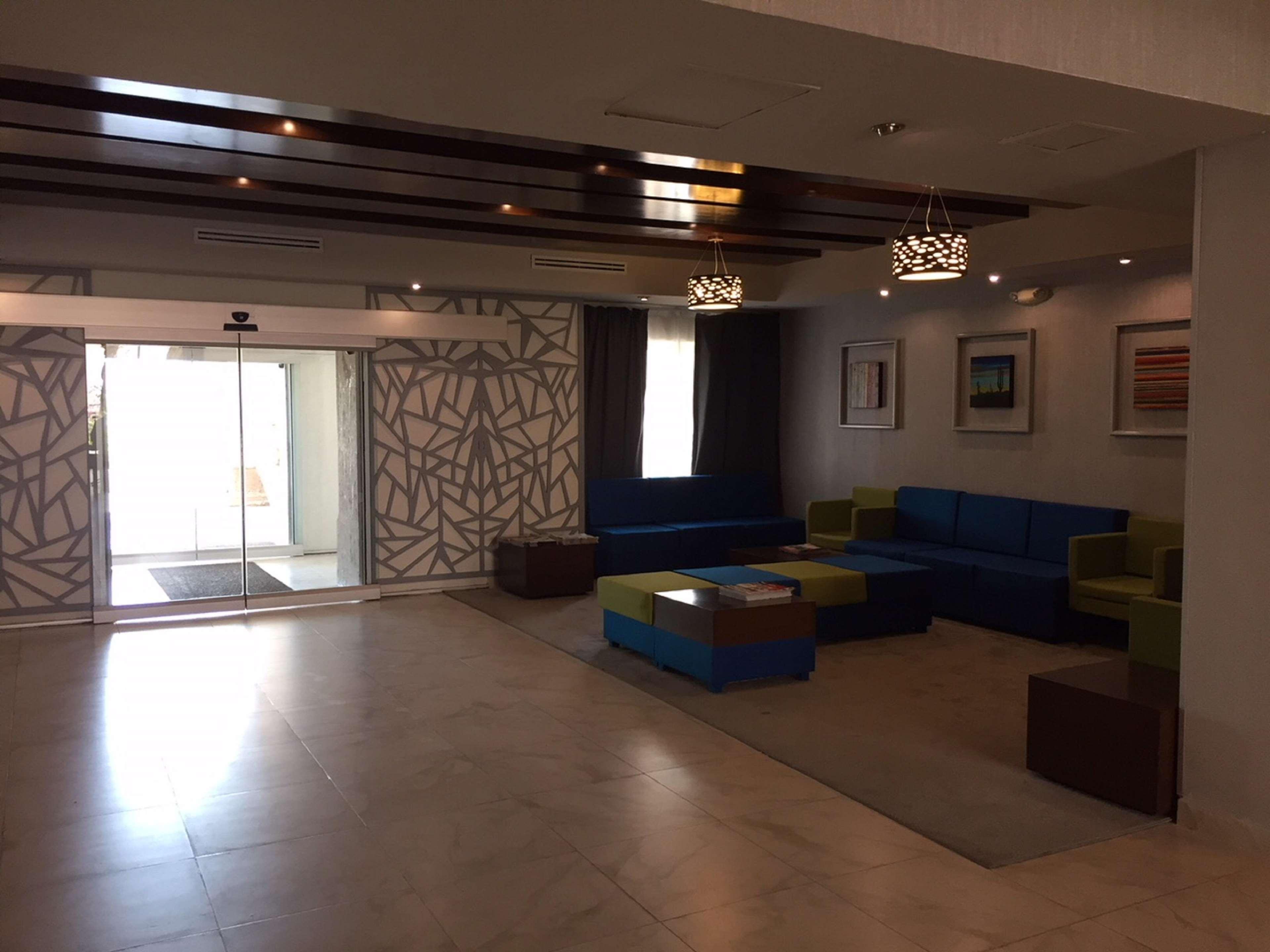 Doubletree Suites By Hilton Saltillo Bagian luar foto