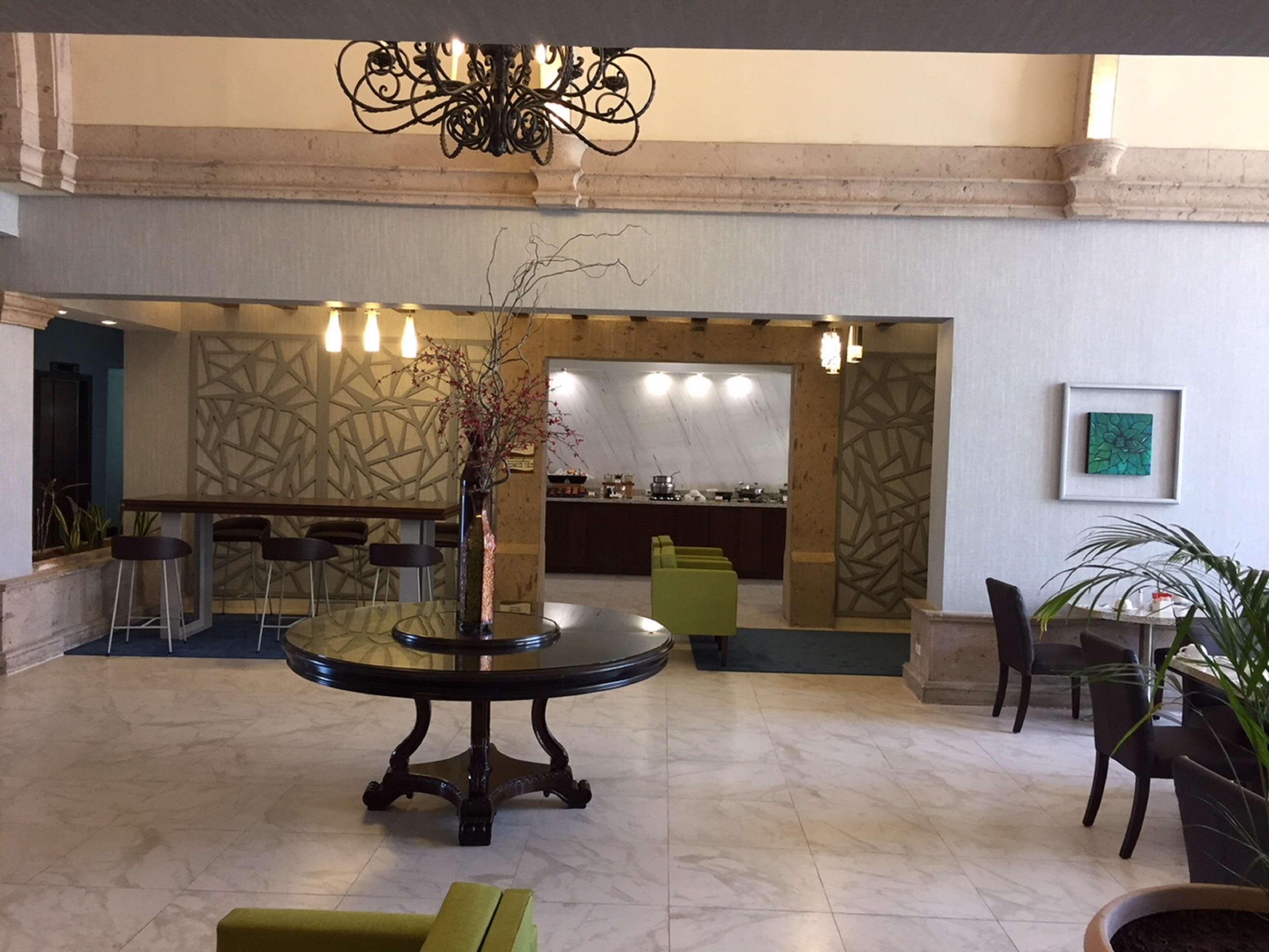 Doubletree Suites By Hilton Saltillo Bagian luar foto