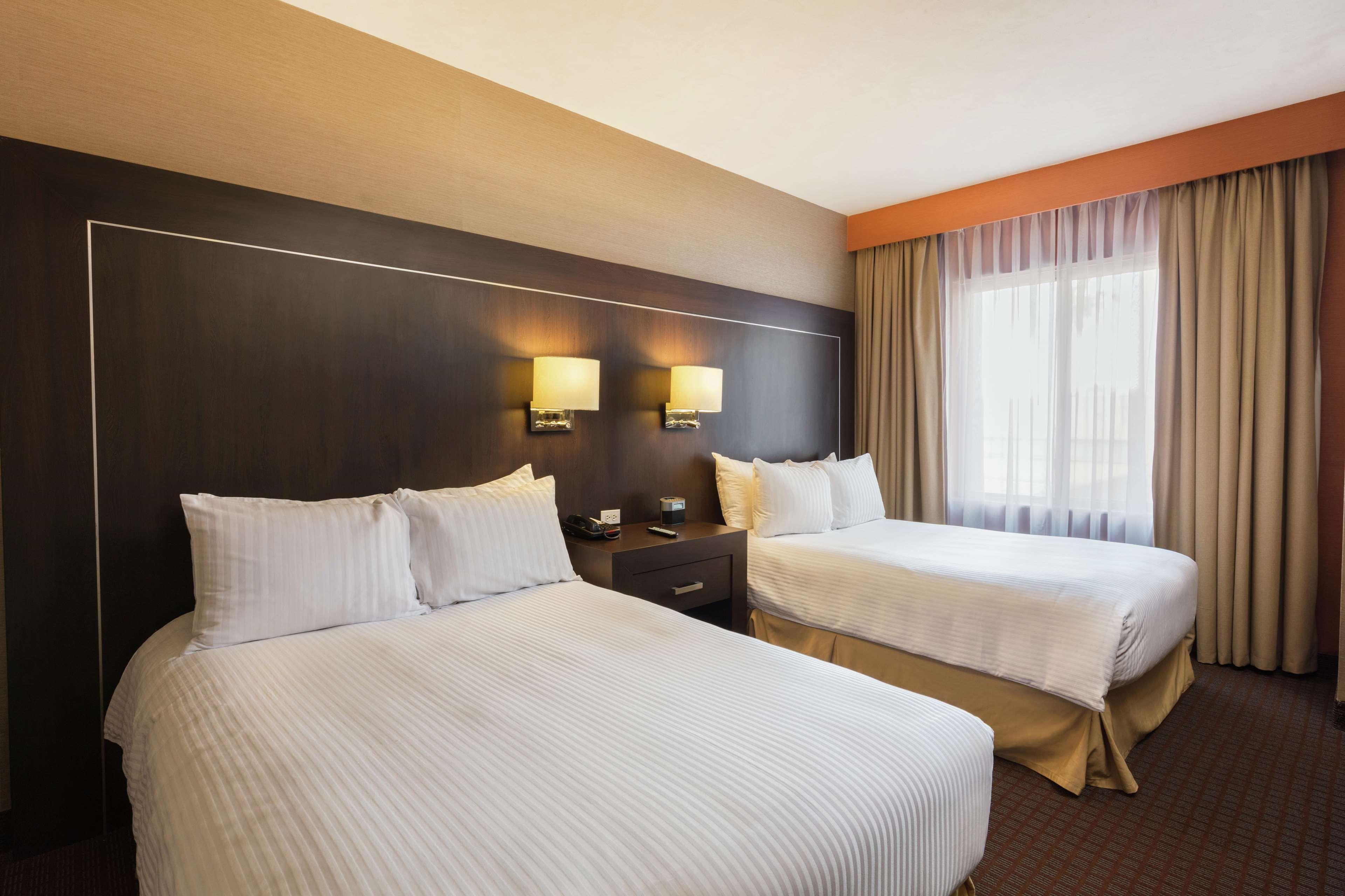 Doubletree Suites By Hilton Saltillo Bagian luar foto