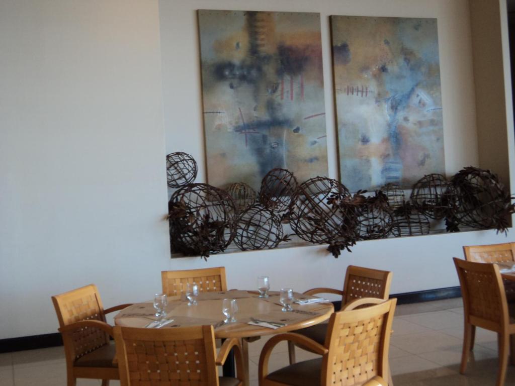 Doubletree Suites By Hilton Saltillo Bagian luar foto
