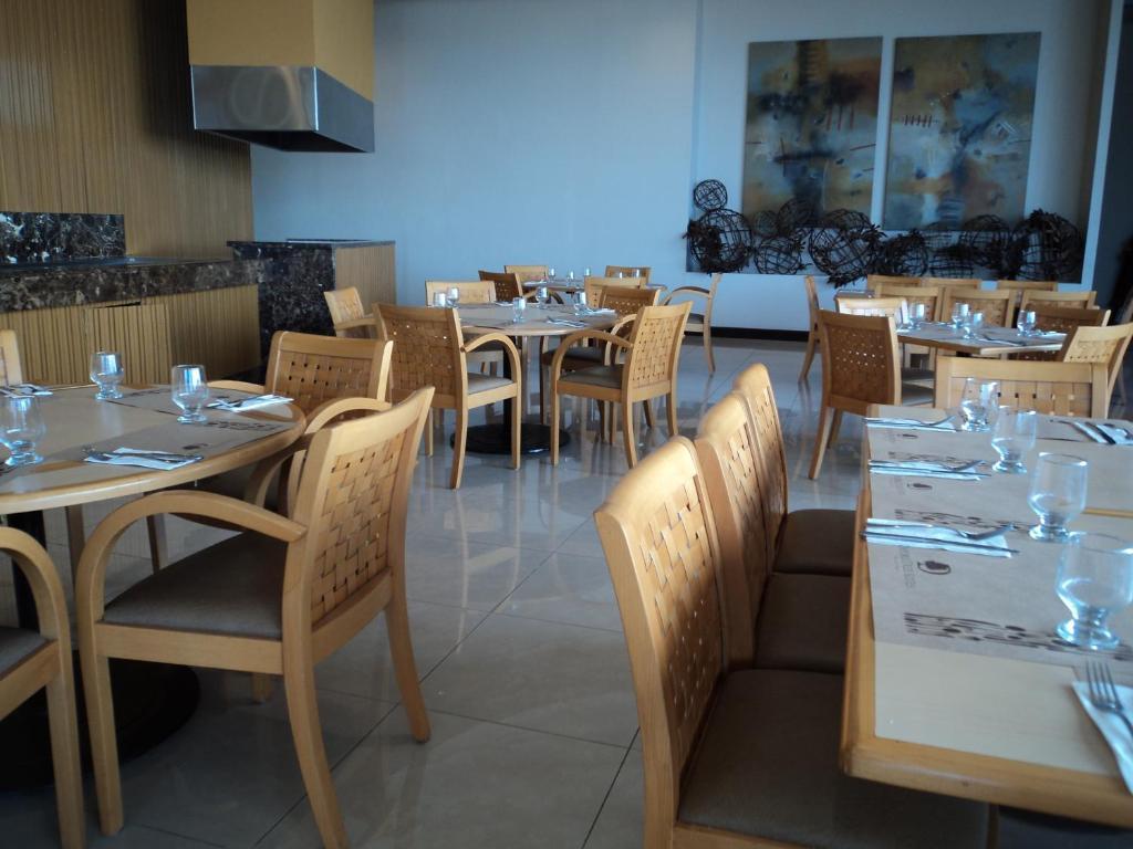 Doubletree Suites By Hilton Saltillo Bagian luar foto