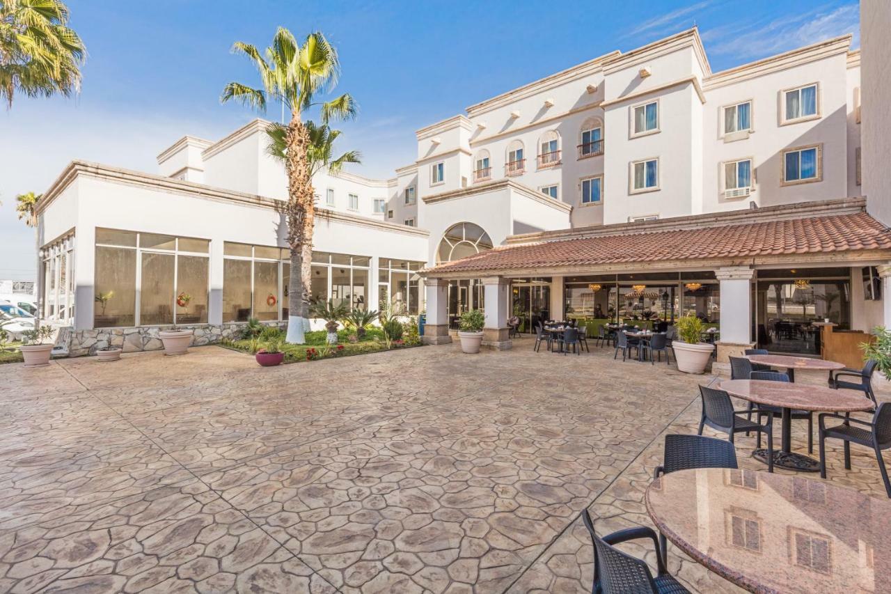 Doubletree Suites By Hilton Saltillo Bagian luar foto